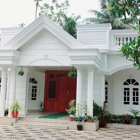 Jinan Palace Guest House Jinan Palace Guest House เนดุมบัสเซรี ภายนอก รูปภาพ