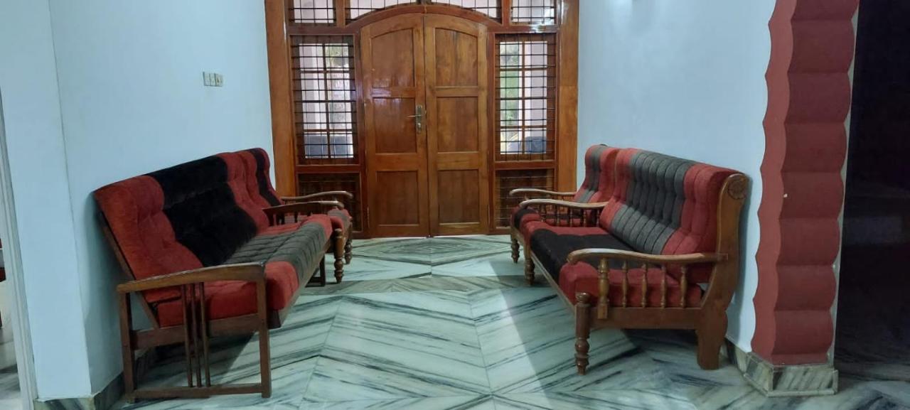 Jinan Palace Guest House Jinan Palace Guest House เนดุมบัสเซรี ภายนอก รูปภาพ